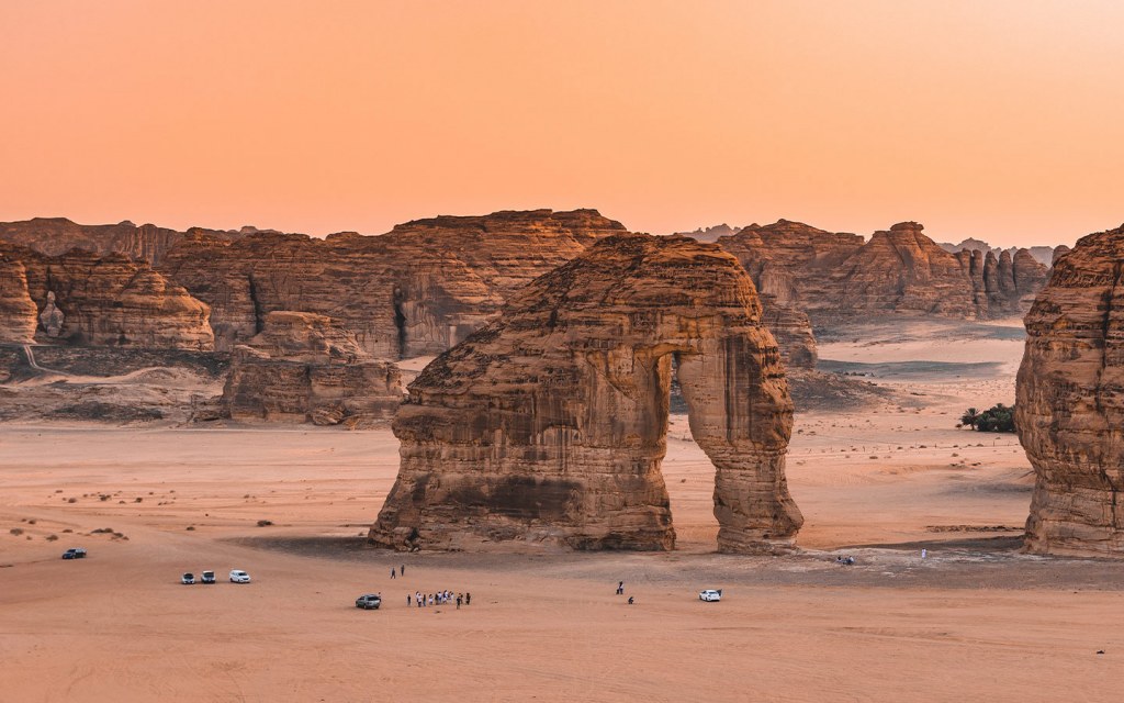 جبل الفيل السياحة في العلا