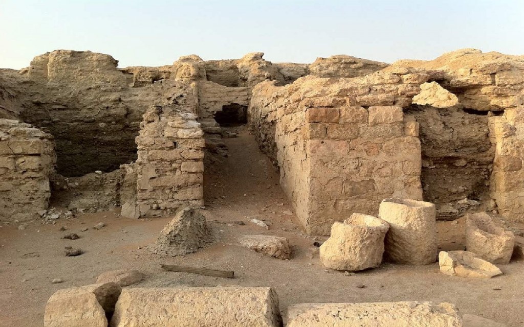 المعالم الأثرية في قرية الفاو