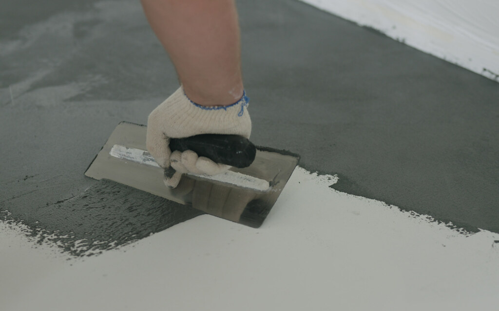 لماذا أصبحت أرضيات توبكريت و مايكروسيمنت خيار المصممين؟ | مدونة بيوت  السعودية