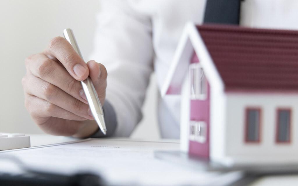 What is the Municipal Real Estate Disposal System in Saudi Arabia?