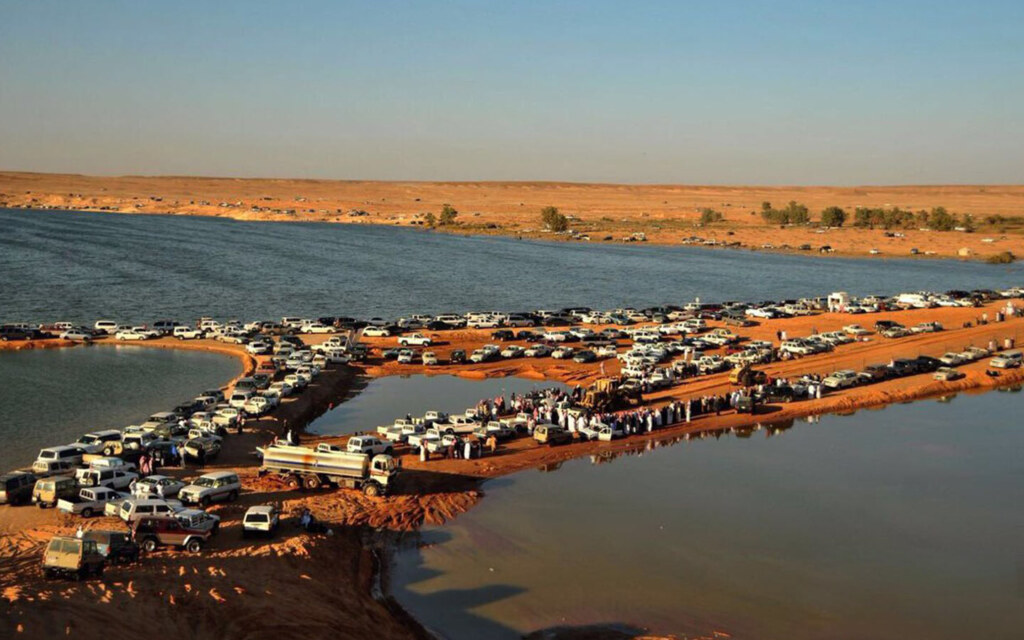 بحيرات عنيزة