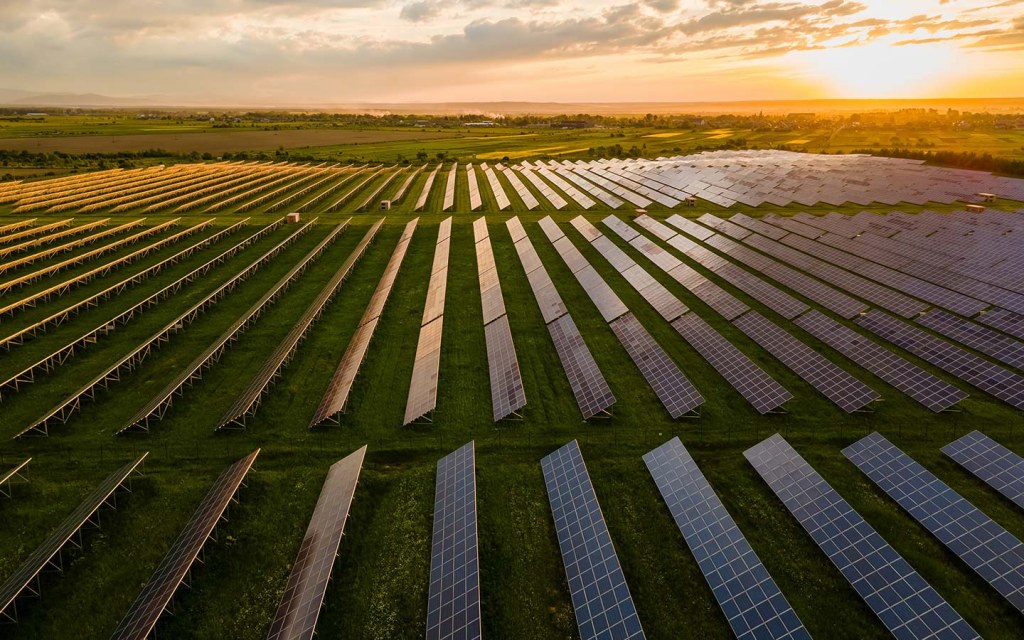 أبرز مشاريع الطاقة الشمسية في السعودية