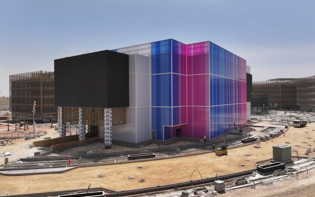 أعمال تنفيذ التكسية الخارجية STC Square