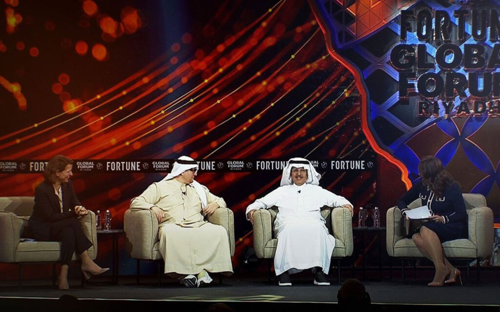 منصة التواصل المباشر بين قادة الأعمال وصناع القرار