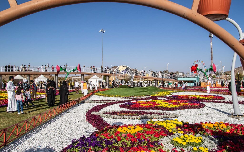 What are the components of Taif rose?