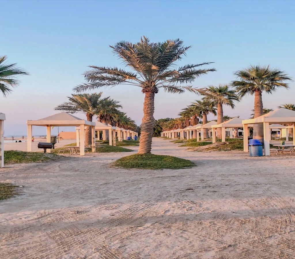 شاطئ ماليبو في الخبر