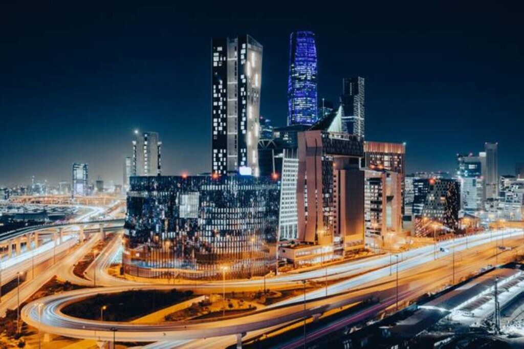 Investment options in Saudi Arabia: stocks, real estate, sukuk, and startups.