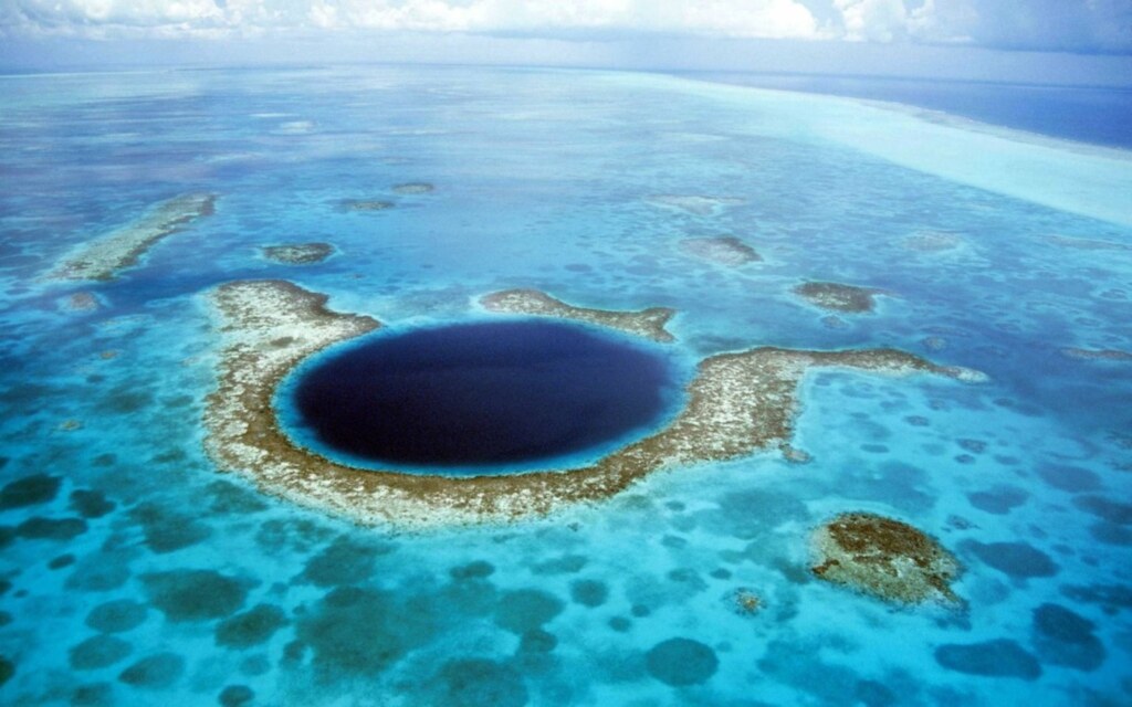 الفجوات الزرقاء بالسعودية