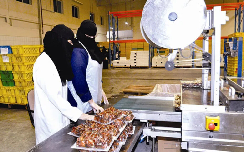 تحديات المرأة في قطاع الصناعة