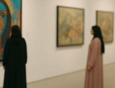 معرض الأفق في أيديهن