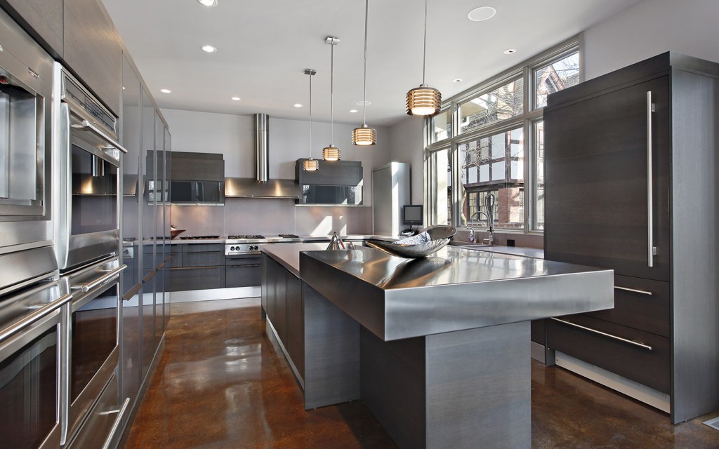 Investing in Cloud kitchens in Saudi Arabia : SAR 150k–500k+ for scalable operations.