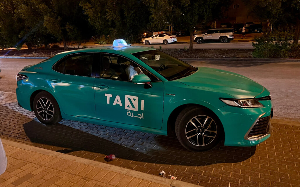 الاستثمار في تطبيقات نقل الركاب