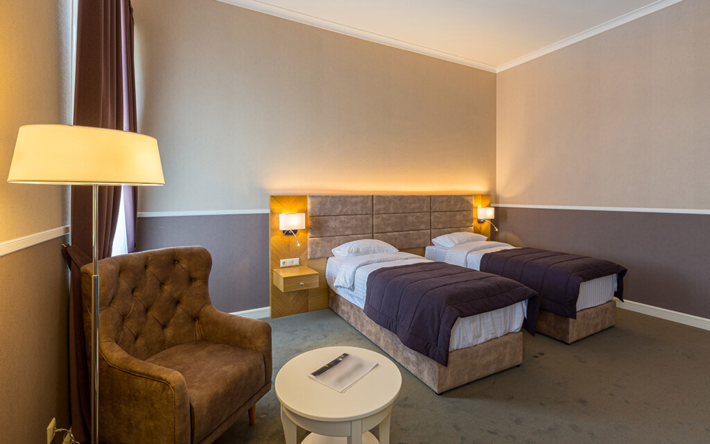 الشقق المفروشة